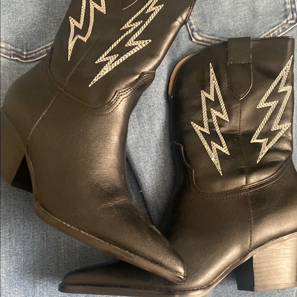 ⚡️Black Western Ankle Boots with Lightning Bolts⚡️Great for Cowboy Carter